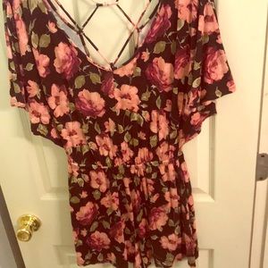🌸Floral romper🌸 A&E